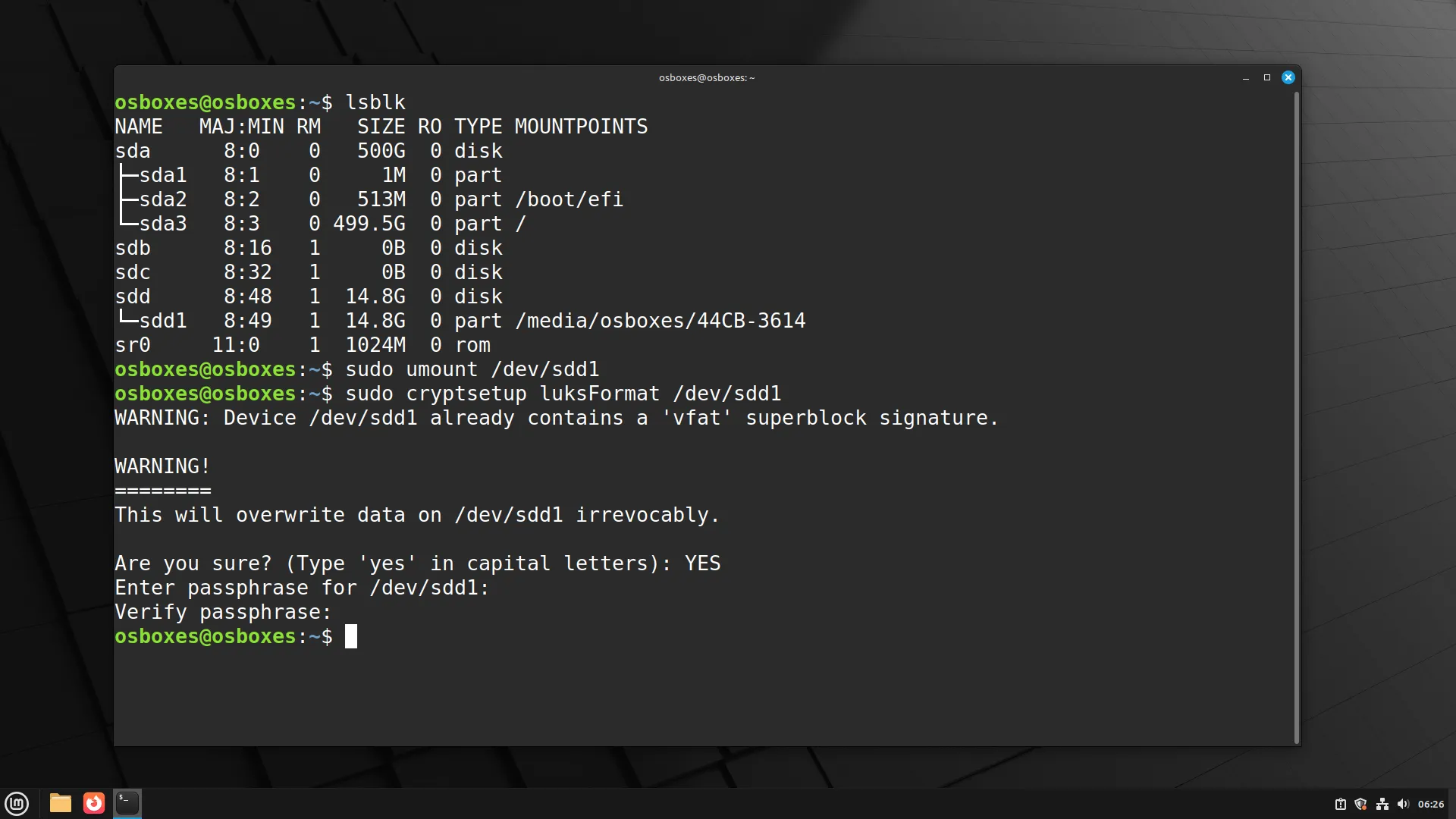 Ảnh chụp màn hình terminal Linux minh họa lệnh LUKS để mã hóa ổ đĩa ngoài, đảm bảo an toàn dữ liệu