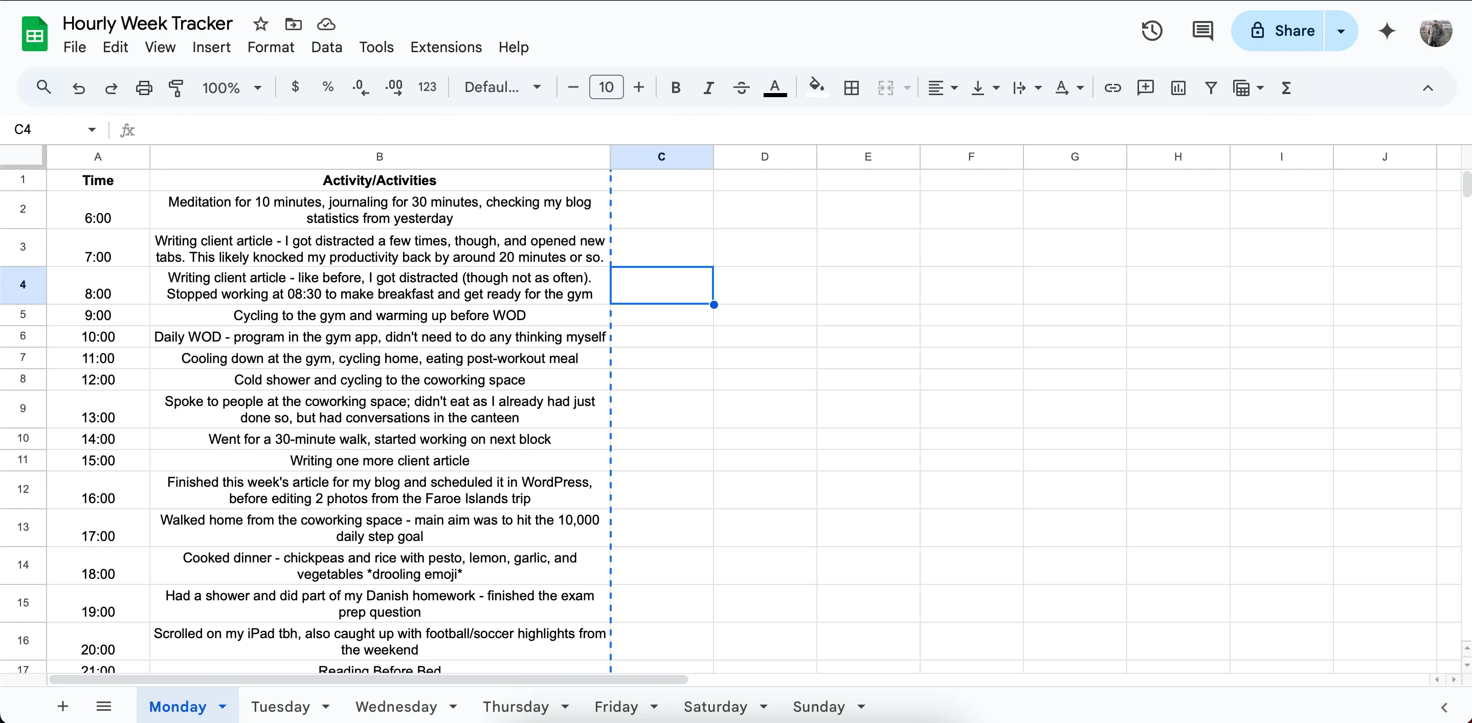 Ảnh chụp màn hình ứng dụng Google Sheets hiển thị việc theo dõi thời gian buổi sáng thứ Hai