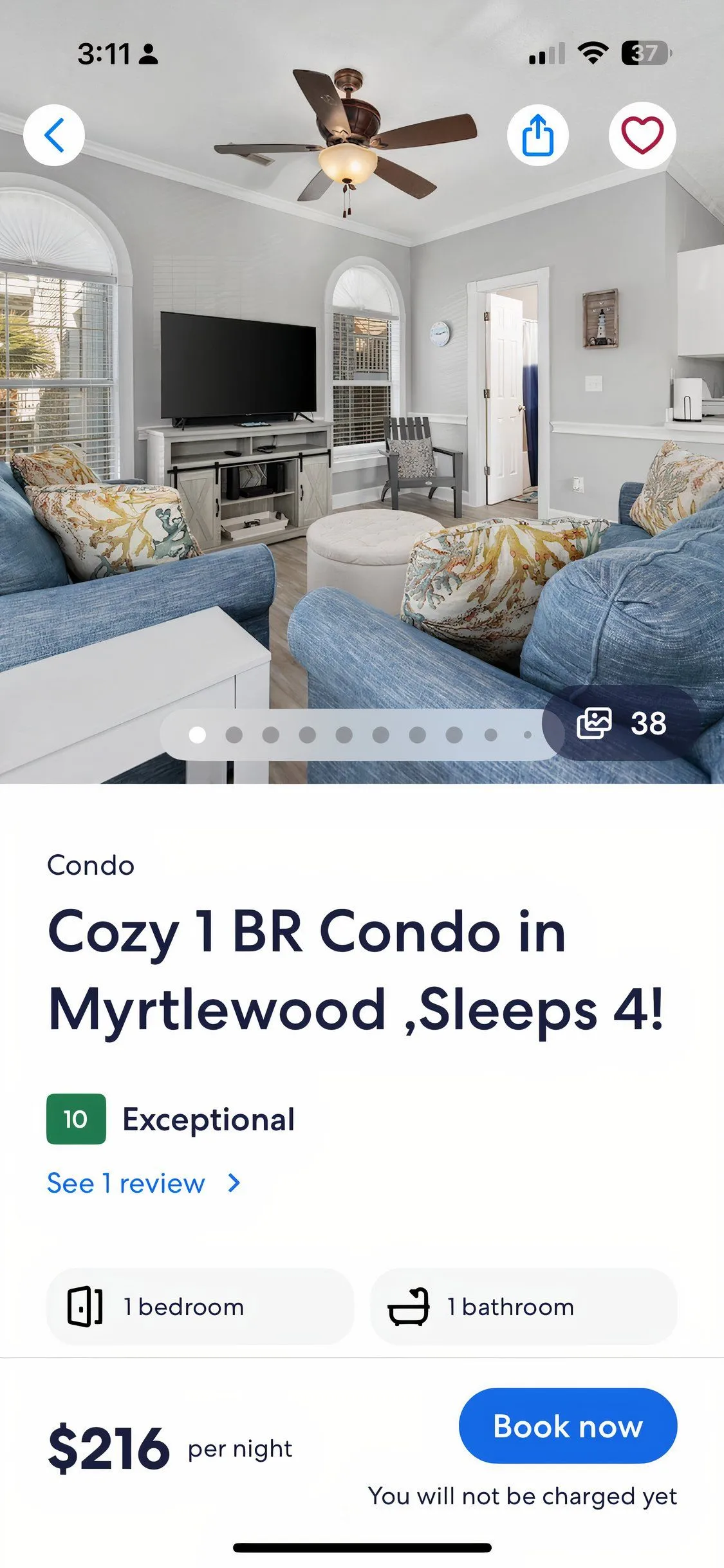Ảnh chụp màn hình ứng dụng VRBO hiển thị danh sách một căn nhà cho thuê nghỉ dưỡng với hình ảnh và thông tin chi tiết