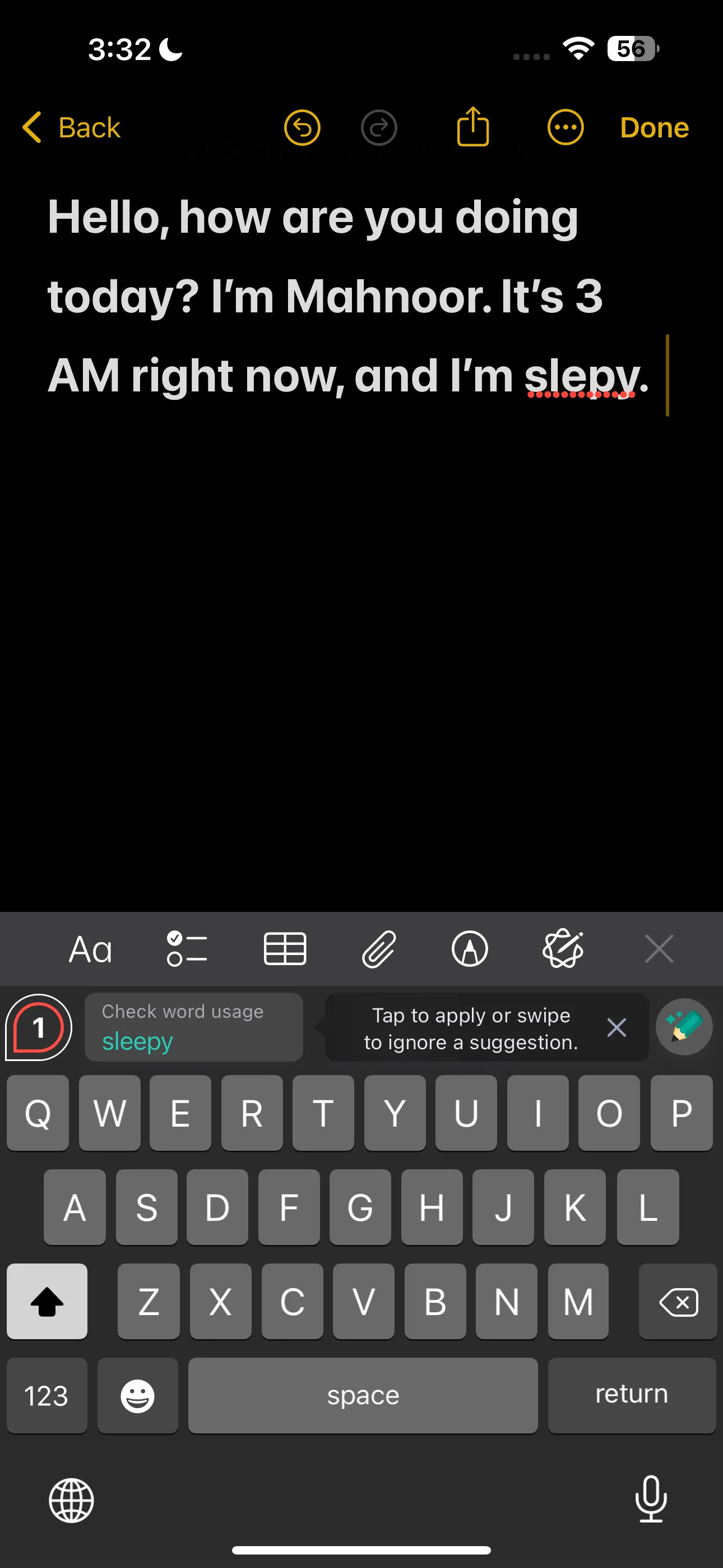 Bàn phím Grammarly hiển thị gợi ý sửa lỗi chính tả và ngữ pháp trong quá trình soạn thảo văn bản trên iPhone.