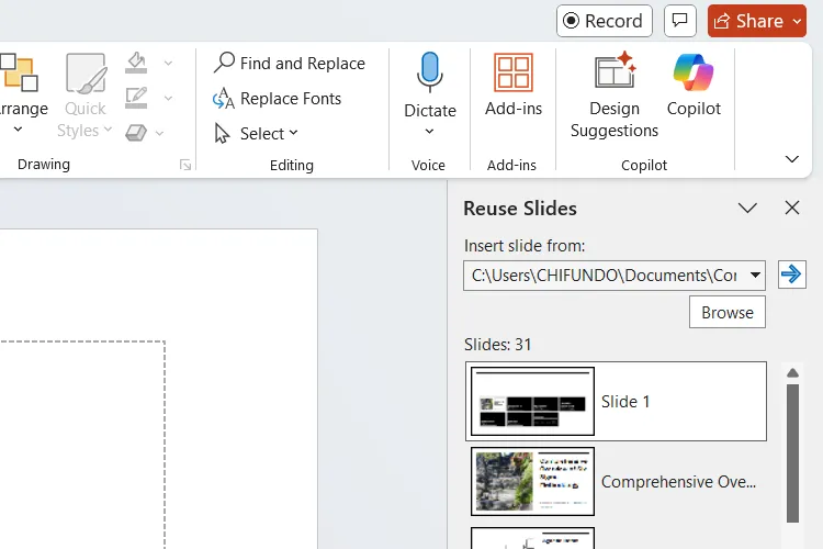 Bảng điều khiển Reuse Slides (Tái sử dụng Slide) giúp nhập slide từ bài thuyết trình khác