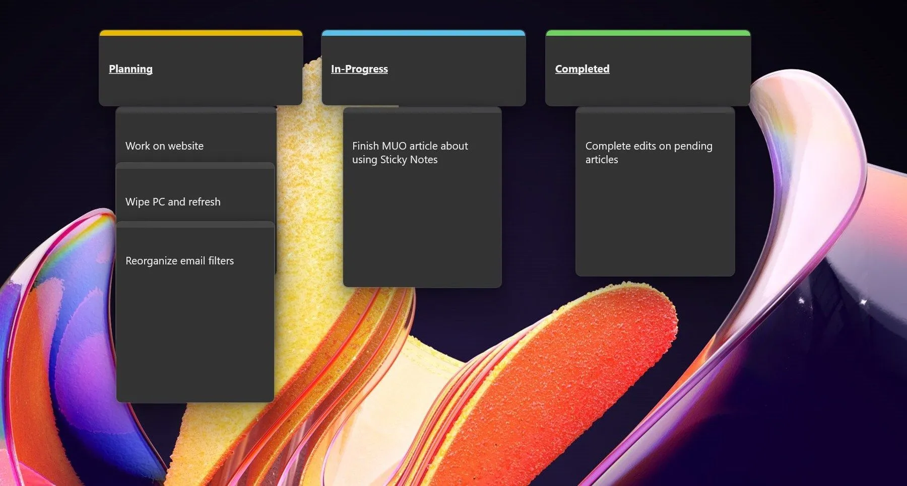Bảng Kanban đơn giản được tạo bằng Windows Sticky Notes trên màn hình desktop