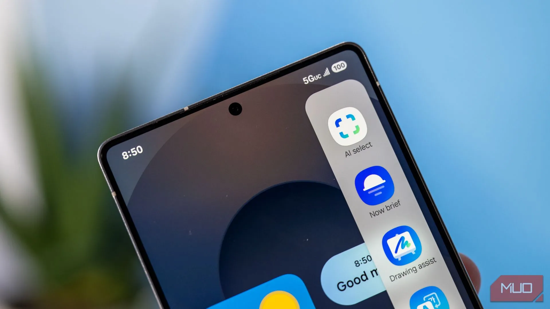 Biểu tượng ứng dụng AI trên bảng điều khiển Edge của giao diện One UI, minh họa tính năng Galaxy AI.