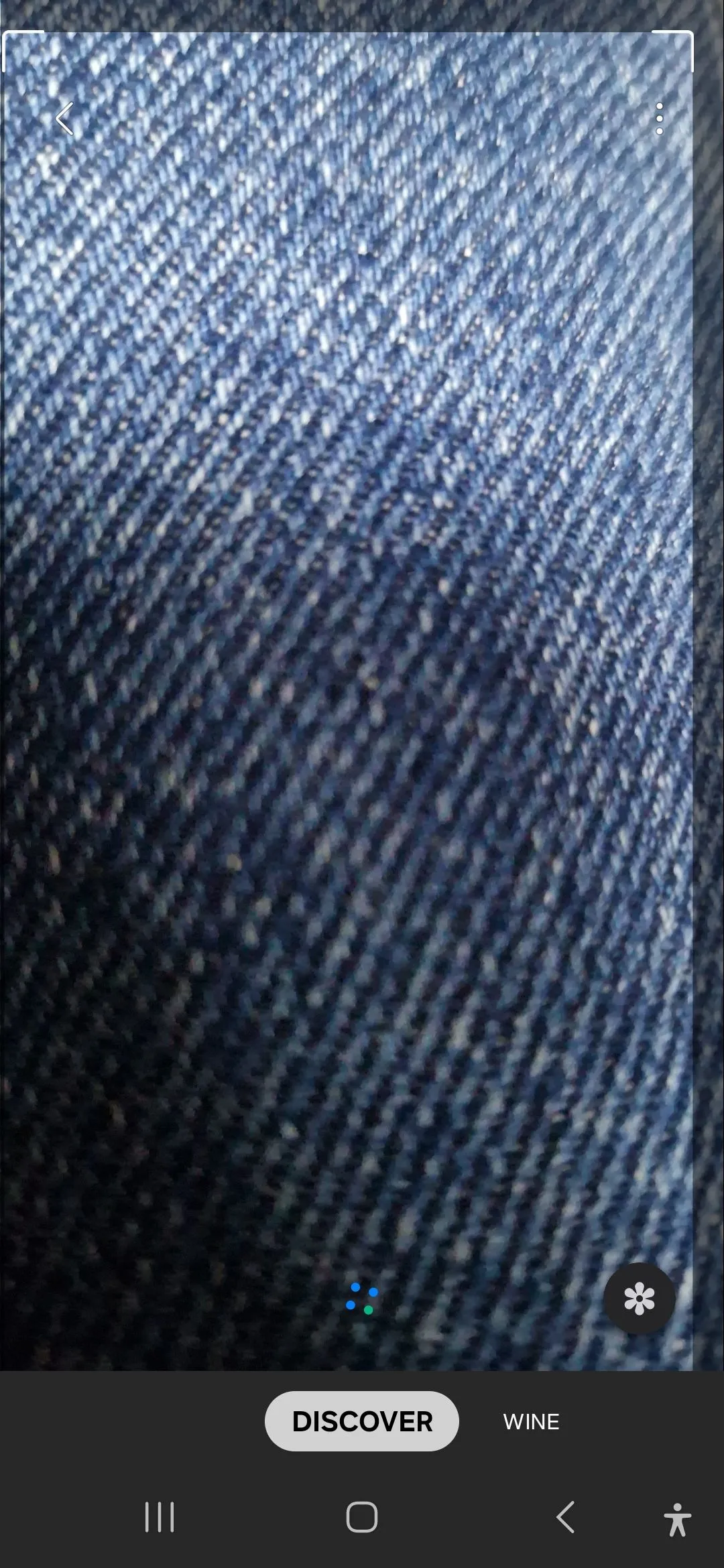 Bixby Vision đang quét và nhận diện chất liệu vải denim