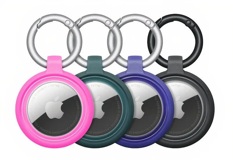 Các AirTag Apple với vỏ bảo vệ nhiều màu sắc, thể hiện phụ kiện đa dạng cho thiết bị định vị