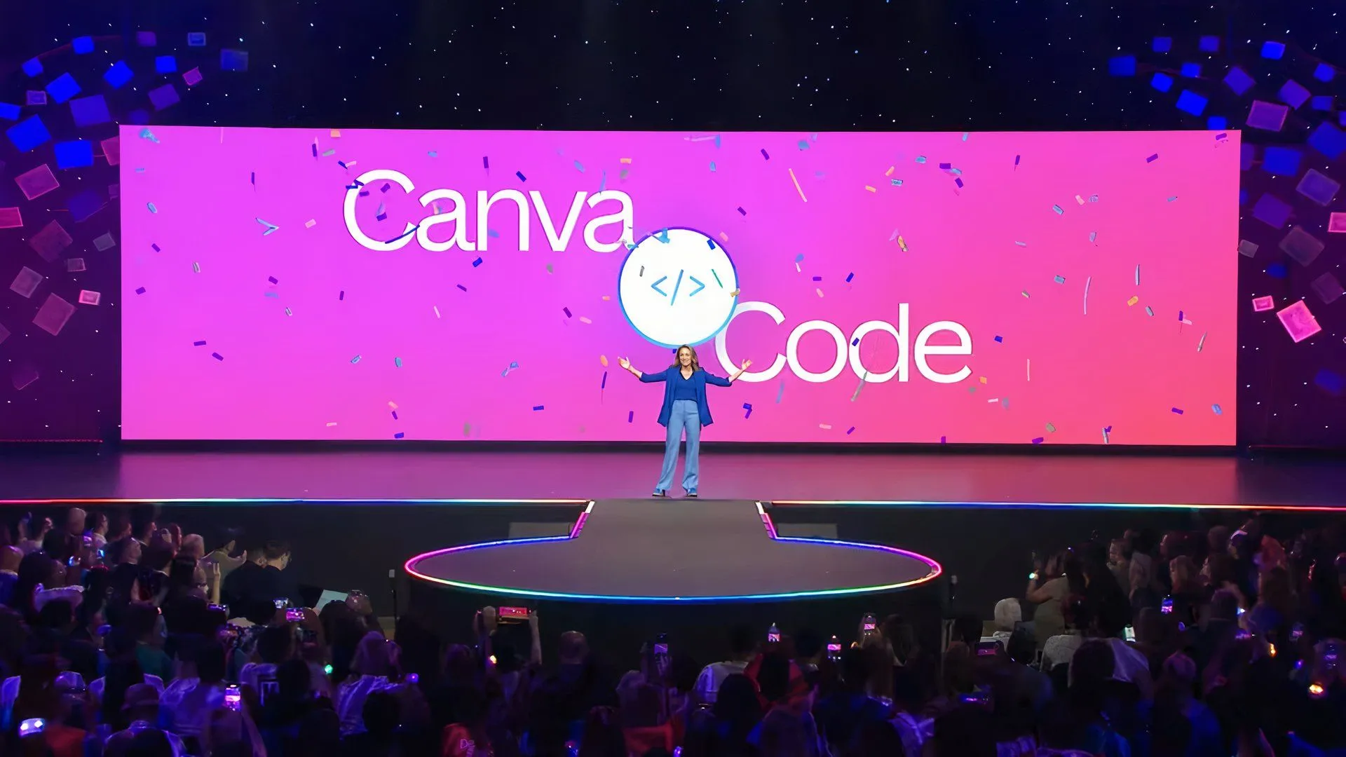Các chuyên gia trên sân khấu giới thiệu tính năng Canva Code mới, tạo website không cần code