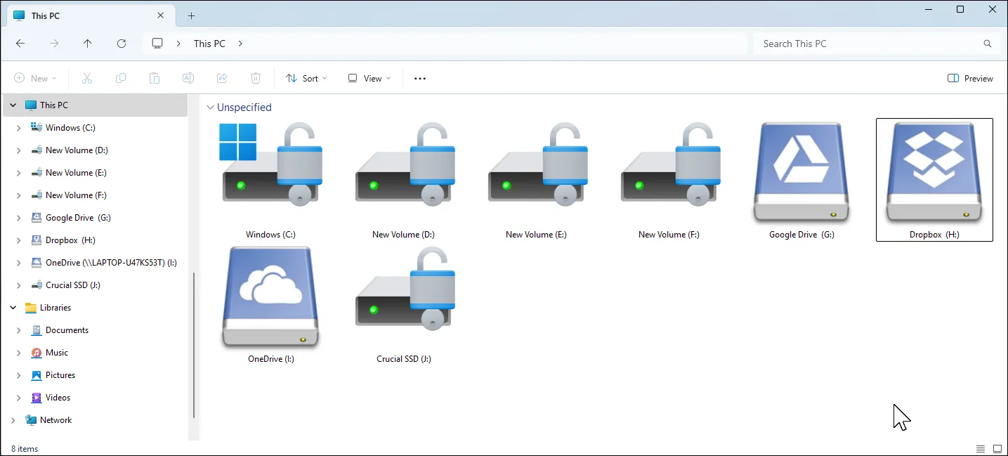 Các ổ đĩa cục bộ và đám mây hiển thị trong File Explorer