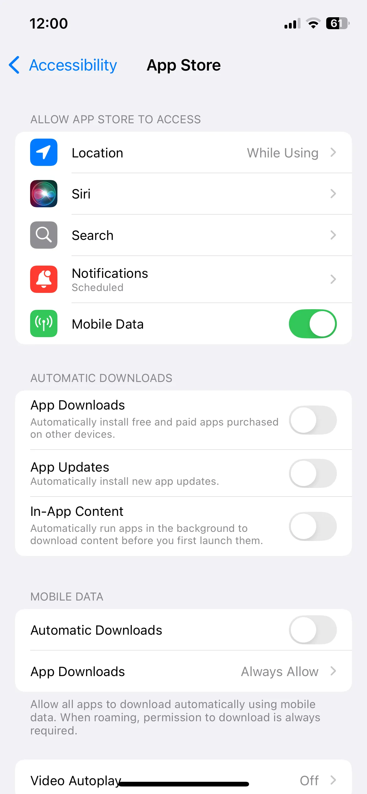 Cài đặt App Store trên iPhone với các tùy chọn &quot;Tải về tự động&quot; đã tắt, giúp kiểm soát việc cập nhật ứng dụng và tiết kiệm pin.