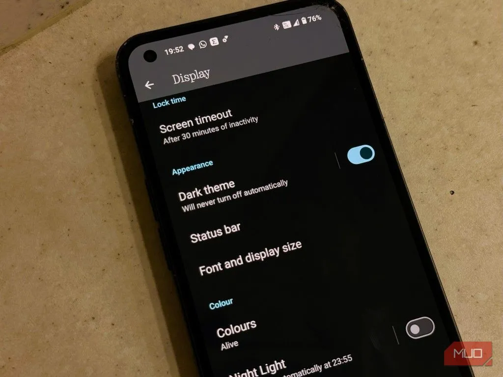 Cài đặt chế độ tối (Dark Mode) trên điện thoại Android