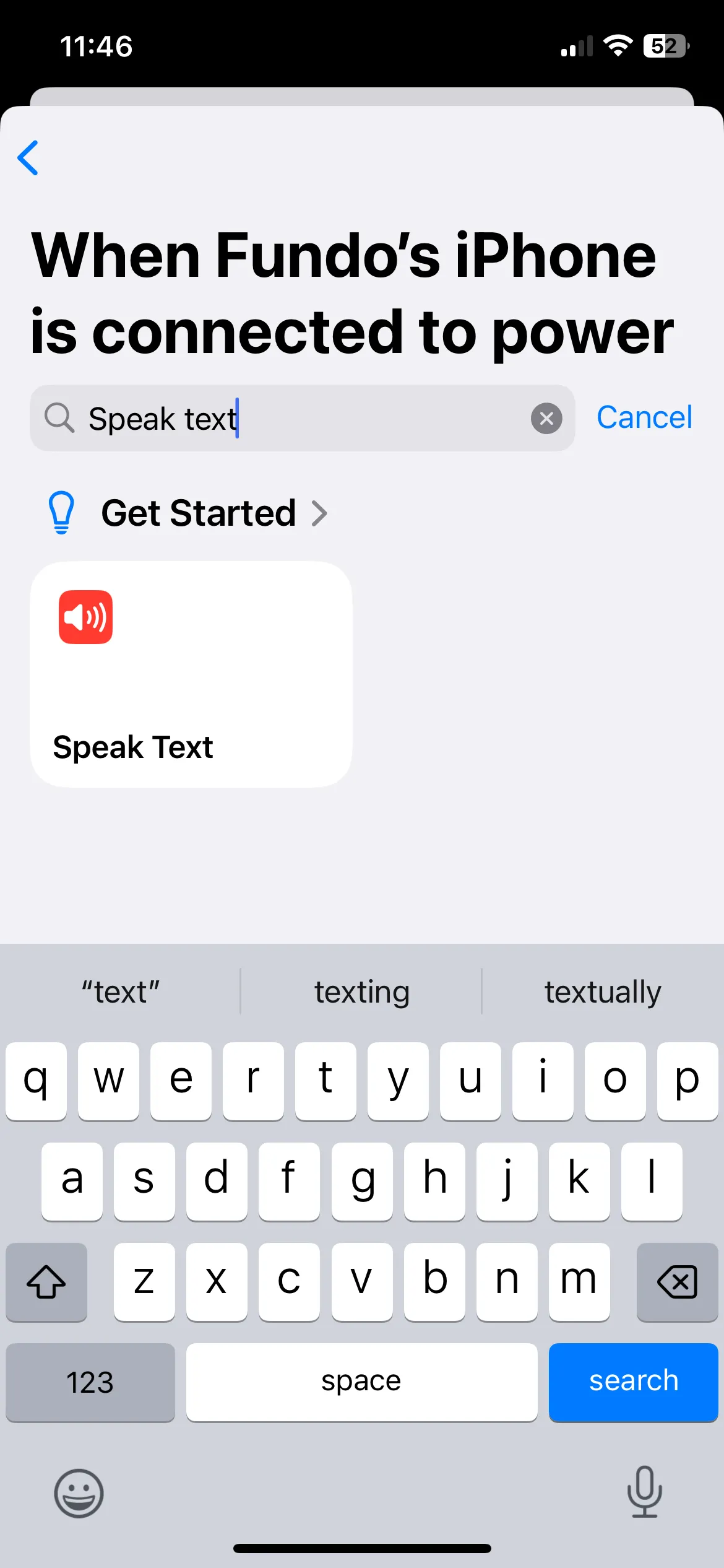 Cài đặt hành động 'Nói Văn bản' trong ứng dụng Phím tắt trên iPhone, nơi người dùng nhập câu Siri sẽ đọc khi sạc.