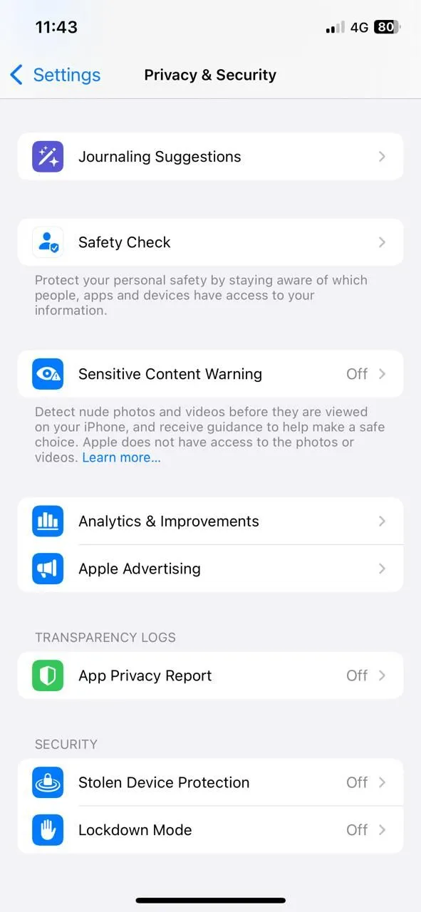 Cài đặt quyền riêng tư và bảo mật trên iPhone với tùy chọn Analytics & Improvements được chọn