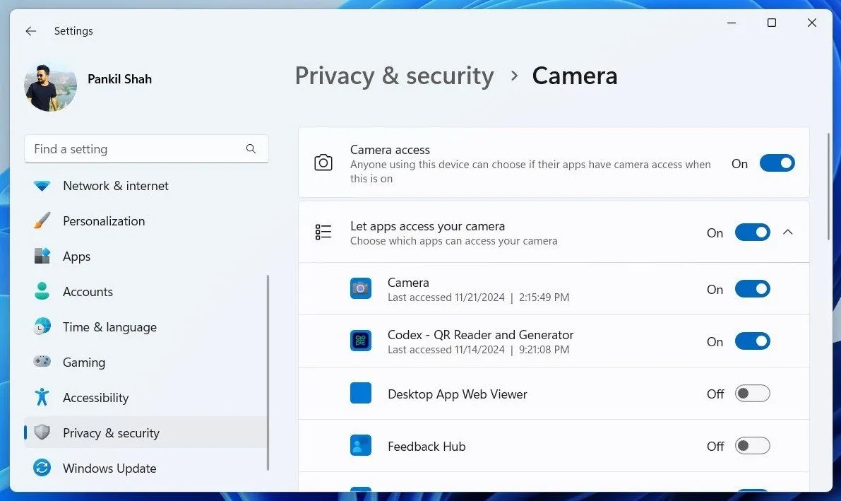 Cài đặt quyền truy cập Camera cho ứng dụng trên Windows 11, minh họa tùy chọn cho phép tất cả ứng dụng truy cập hoặc điều chỉnh riêng lẻ từng ứng dụng.