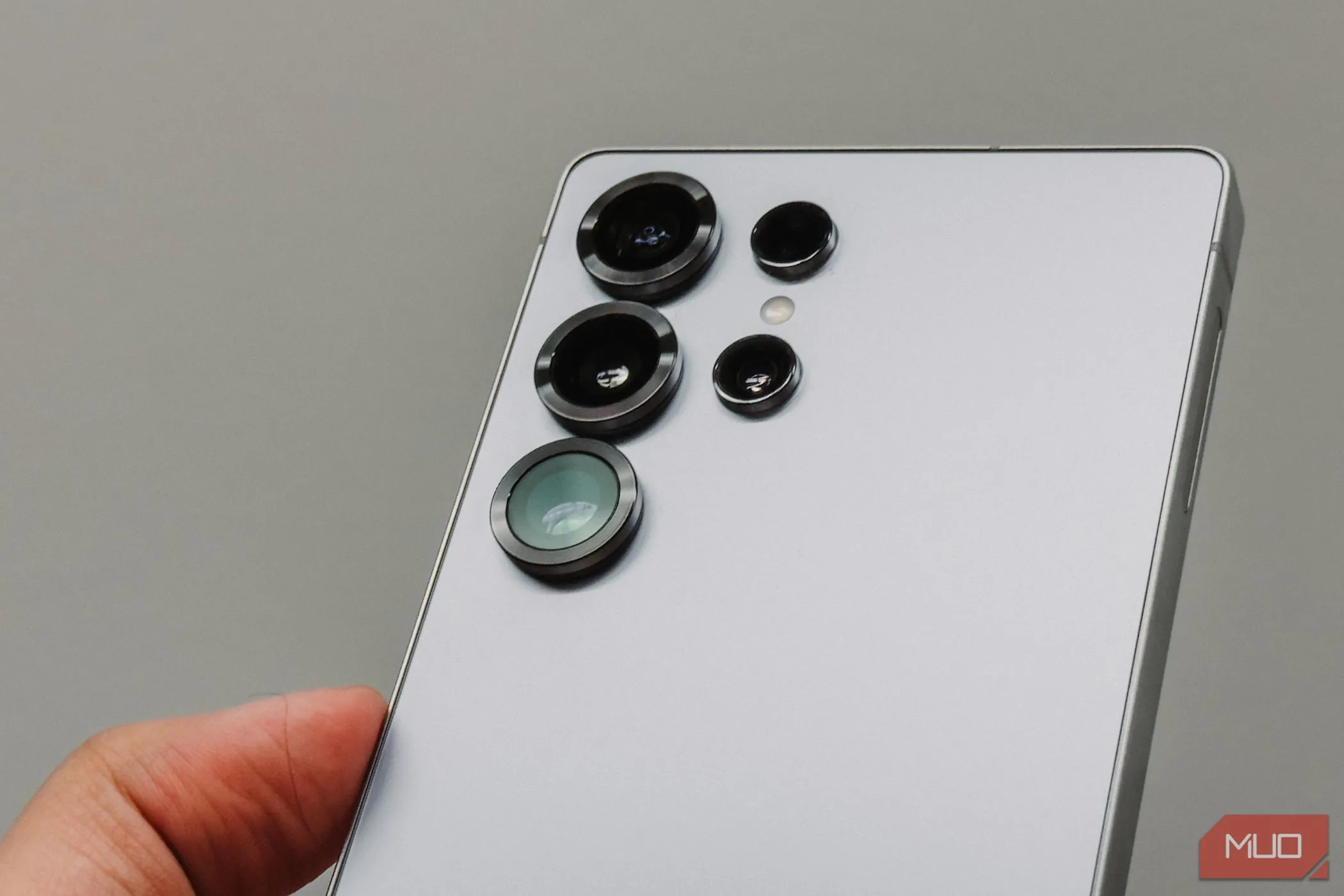 Cận cảnh cụm camera Samsung Galaxy S25 Ultra với các vòng bảo vệ nổi bật