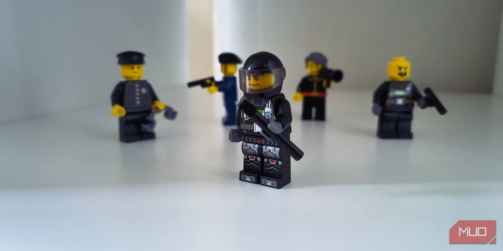 Cảnh sát Lego đột kích cơ sở dữ liệu