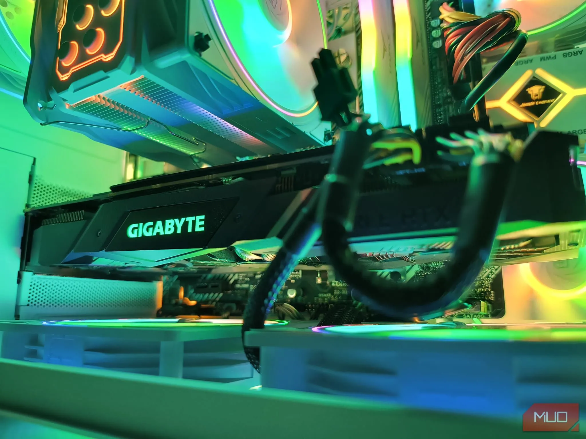 Card đồ họa (GPU) RTX 2070 được lắp đặt chắc chắn trong PC