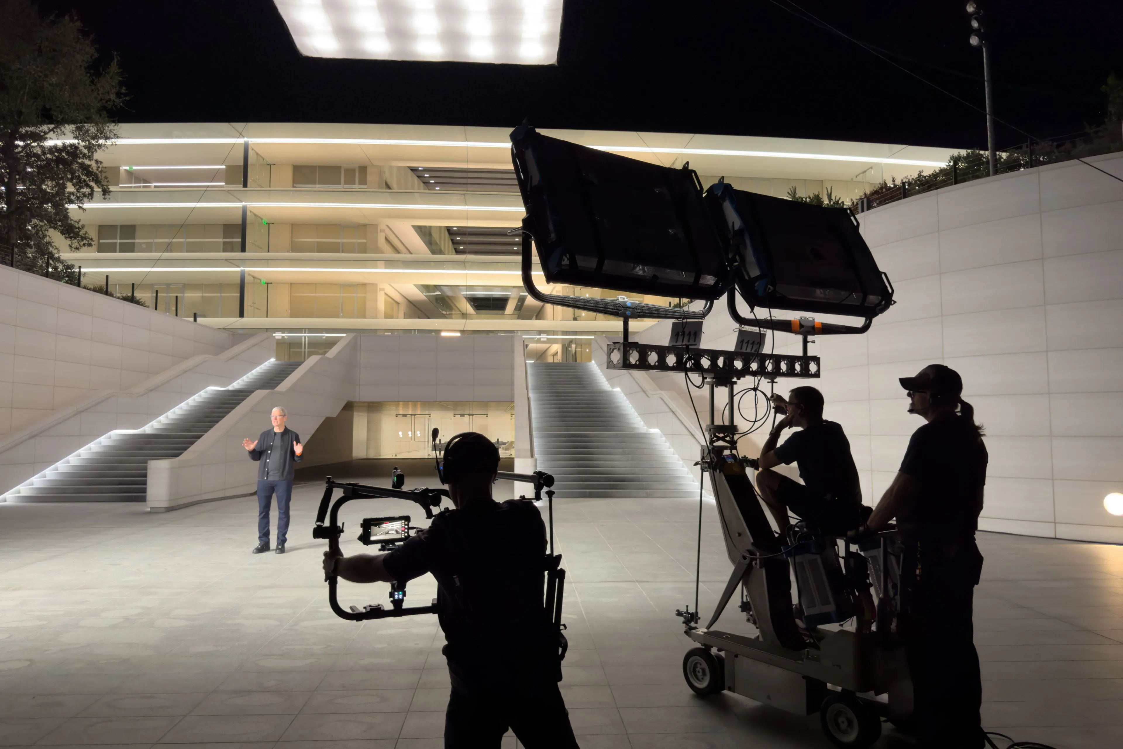 CEO Apple Tim Cook tại hậu trường quay quảng cáo &quot;Shot on iPhone&quot;