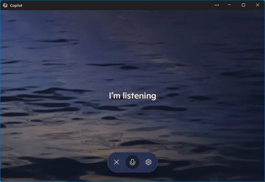 Chế độ giọng nói của Microsoft Copilot trên ứng dụng Windows, hiển thị hiệu ứng sóng âm tự nhiên trong quá trình tương tác.