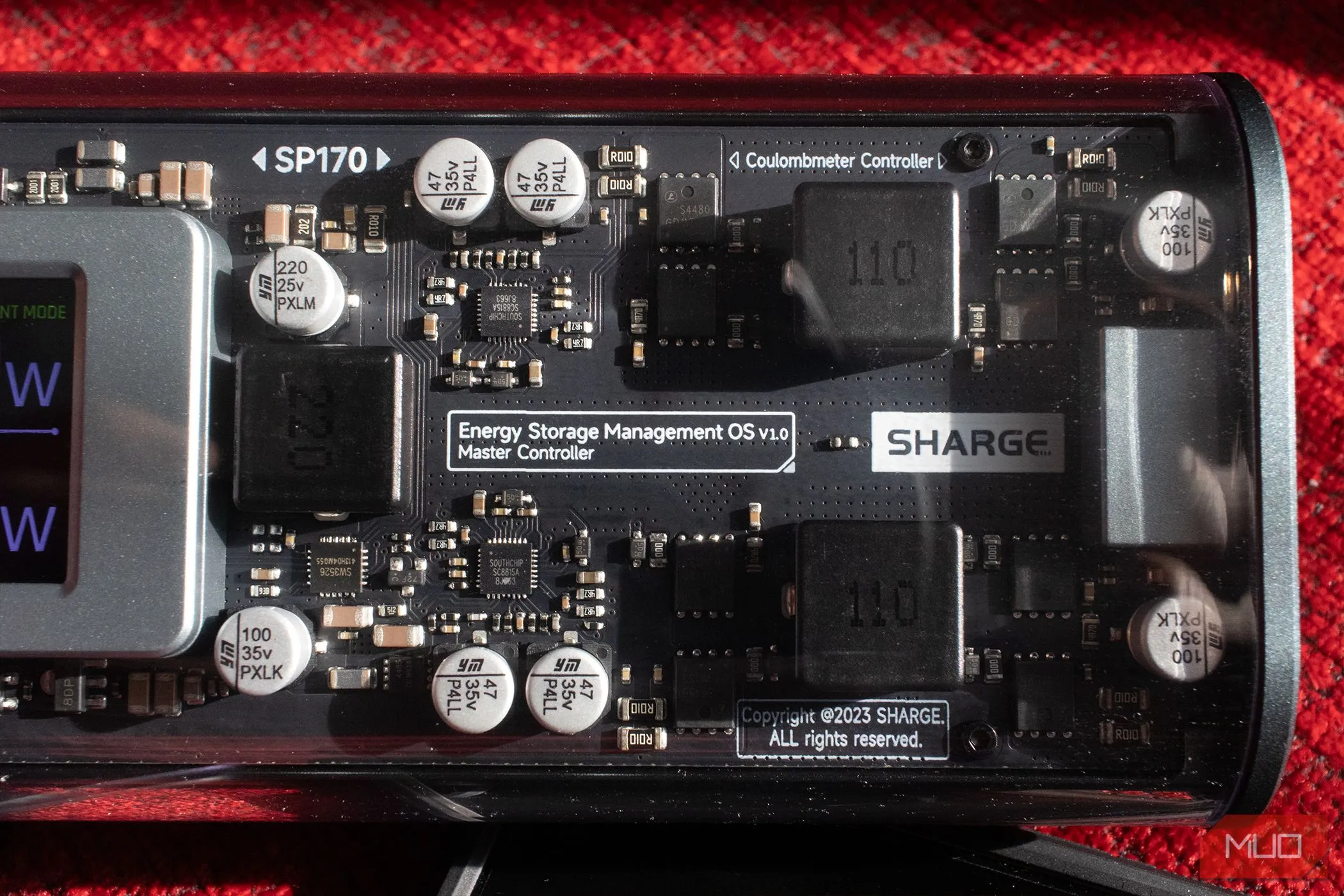 Chi tiết thiết kế và cổng kết nối trên pin dự phòng Shargeek 170