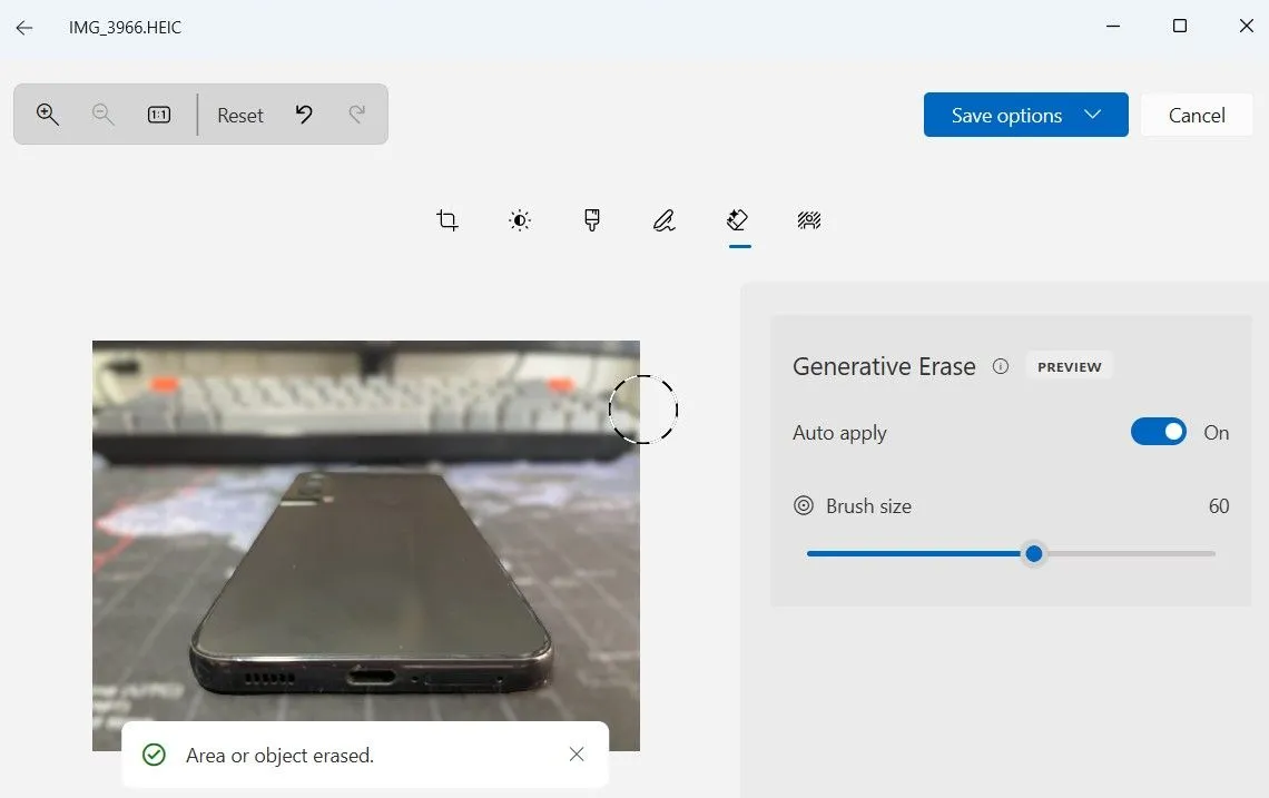 Công cụ tẩy đối tượng trong ứng dụng Photos trên Windows 11