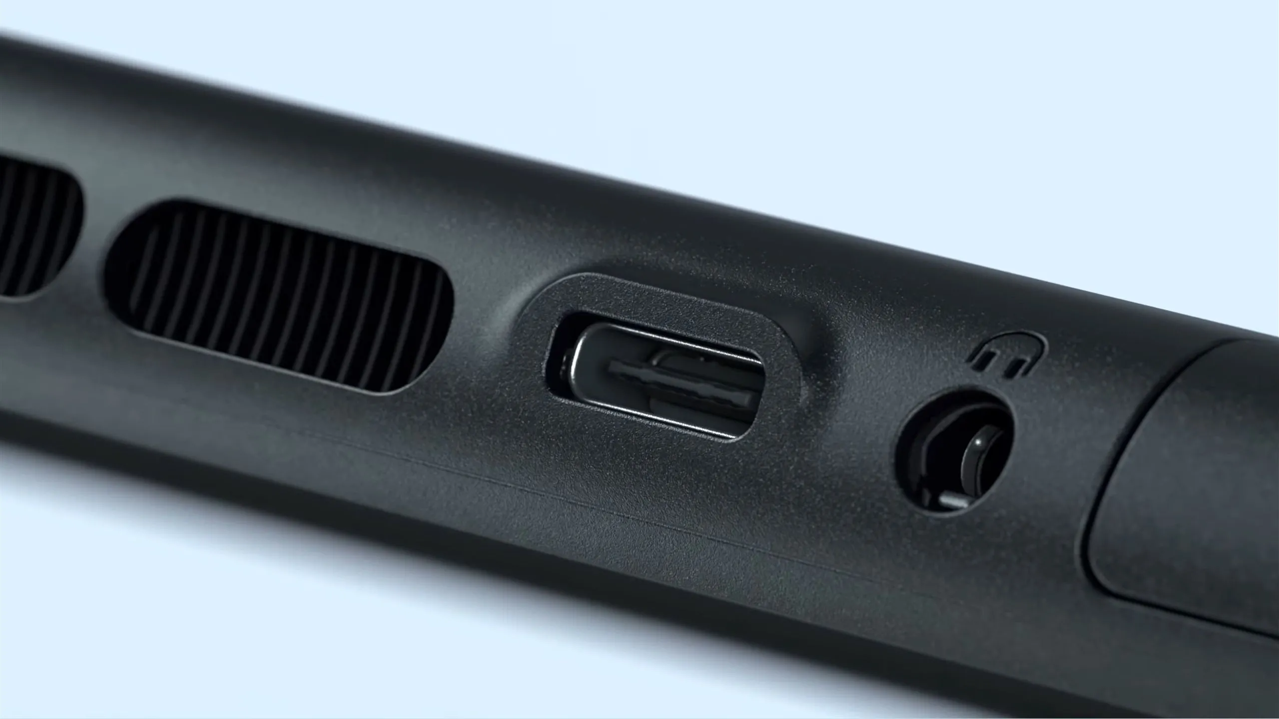 Cổng USB-C trên đỉnh máy Nintendo Switch 2 cho phép sạc tiện lợi