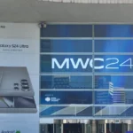 Cổng vào triển lãm MWC 2024 tại Barcelona, Tây Ban Nha, minh họa không khí sôi động của sự kiện công nghệ toàn cầu.