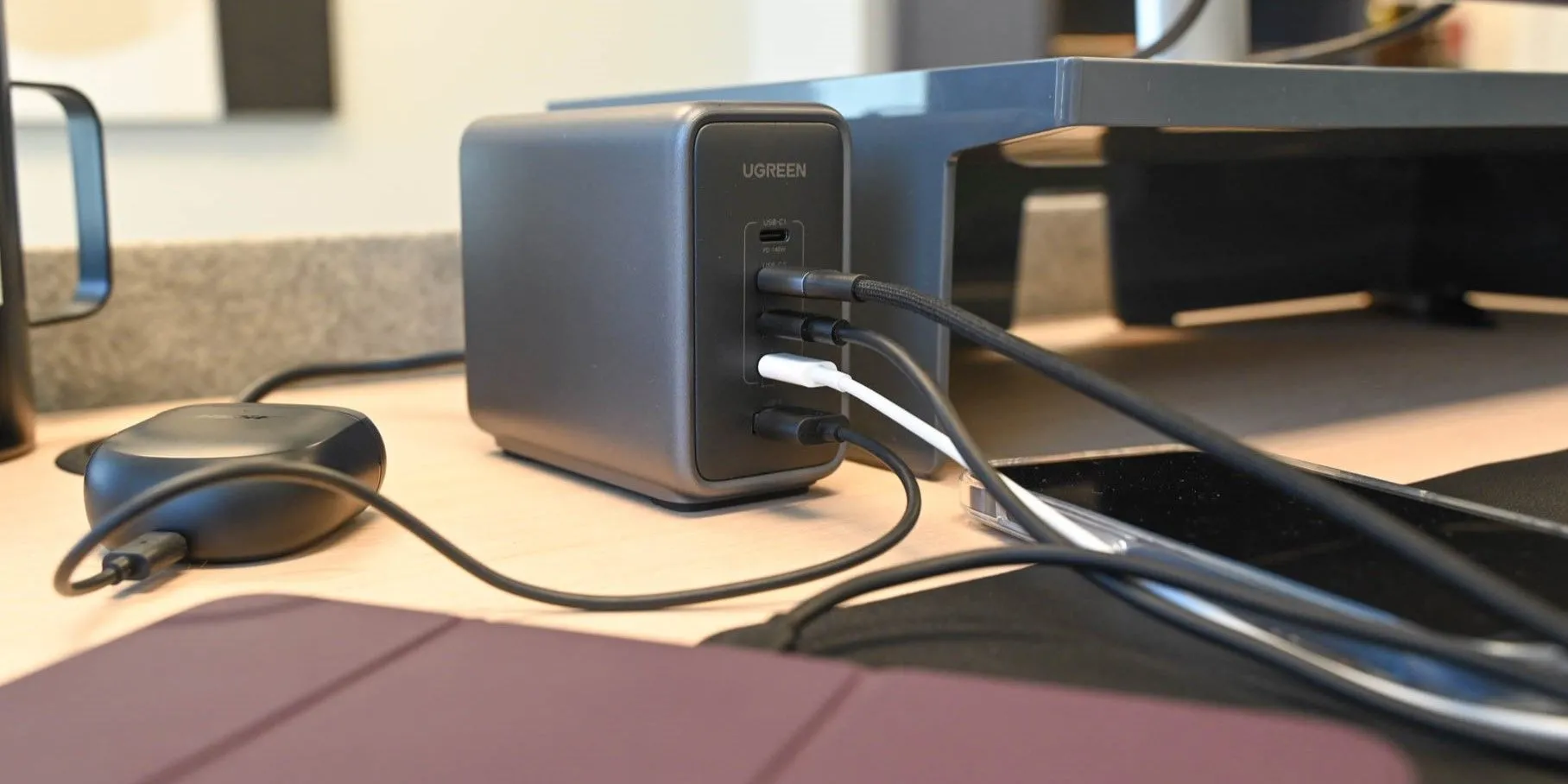 Củ sạc USB-C UGreen Nexode 300W với nhiều cổng kết nối
