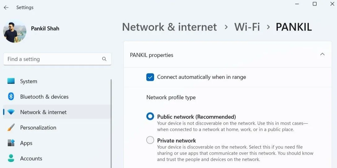 Cửa sổ Cài đặt hiển thị tùy chọn thay đổi hồ sơ mạng Wi-Fi sang Public hoặc Private trên Windows.
