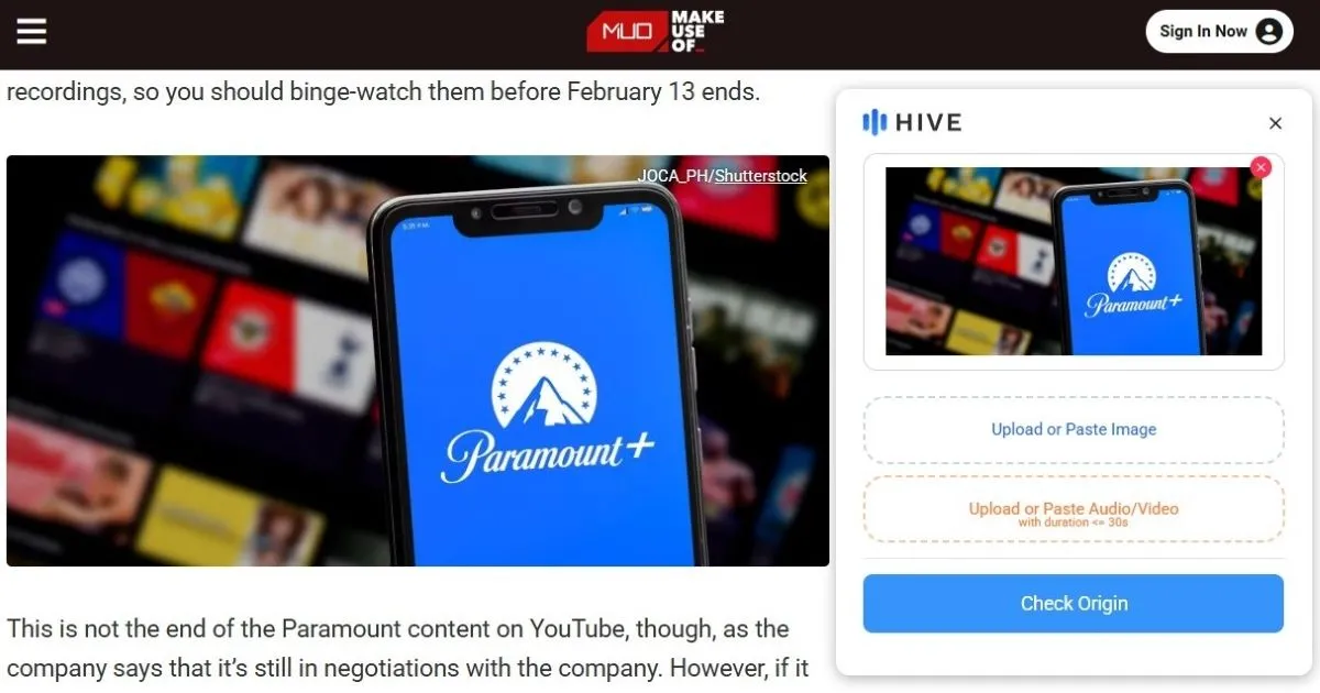 Cửa sổ pop-up của Hive AI Detector cho phép kéo thả hoặc tải ảnh lên để phân tích