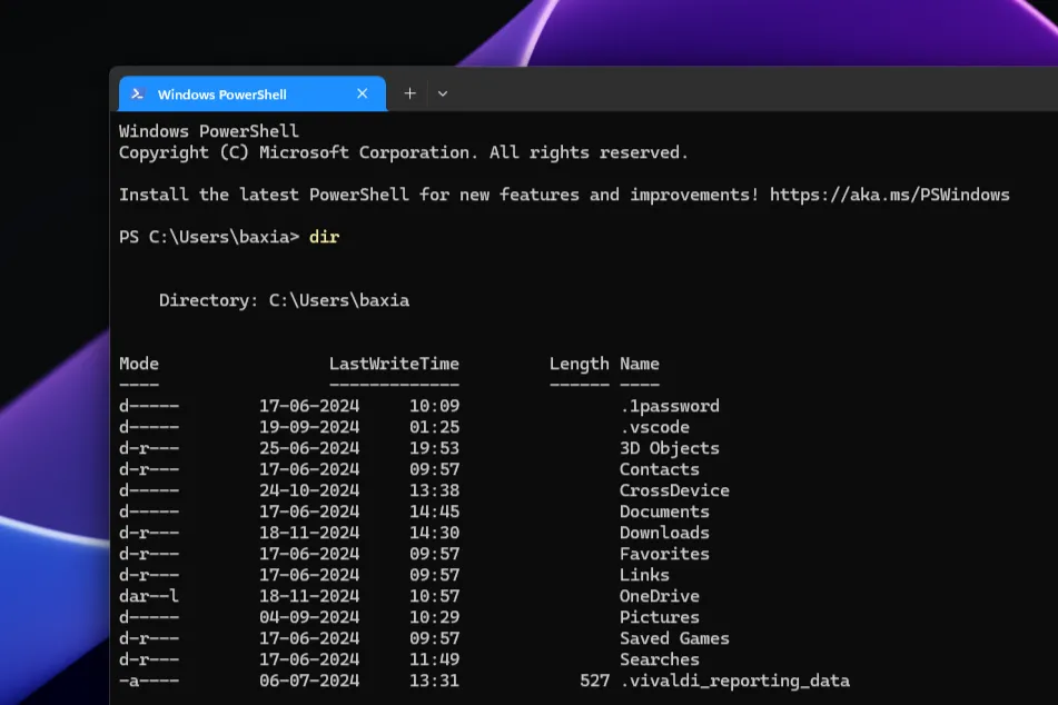 Cửa sổ Windows PowerShell đang mở trên màn hình desktop Windows 11, thể hiện môi trường làm việc của công cụ quản lý hệ thống.