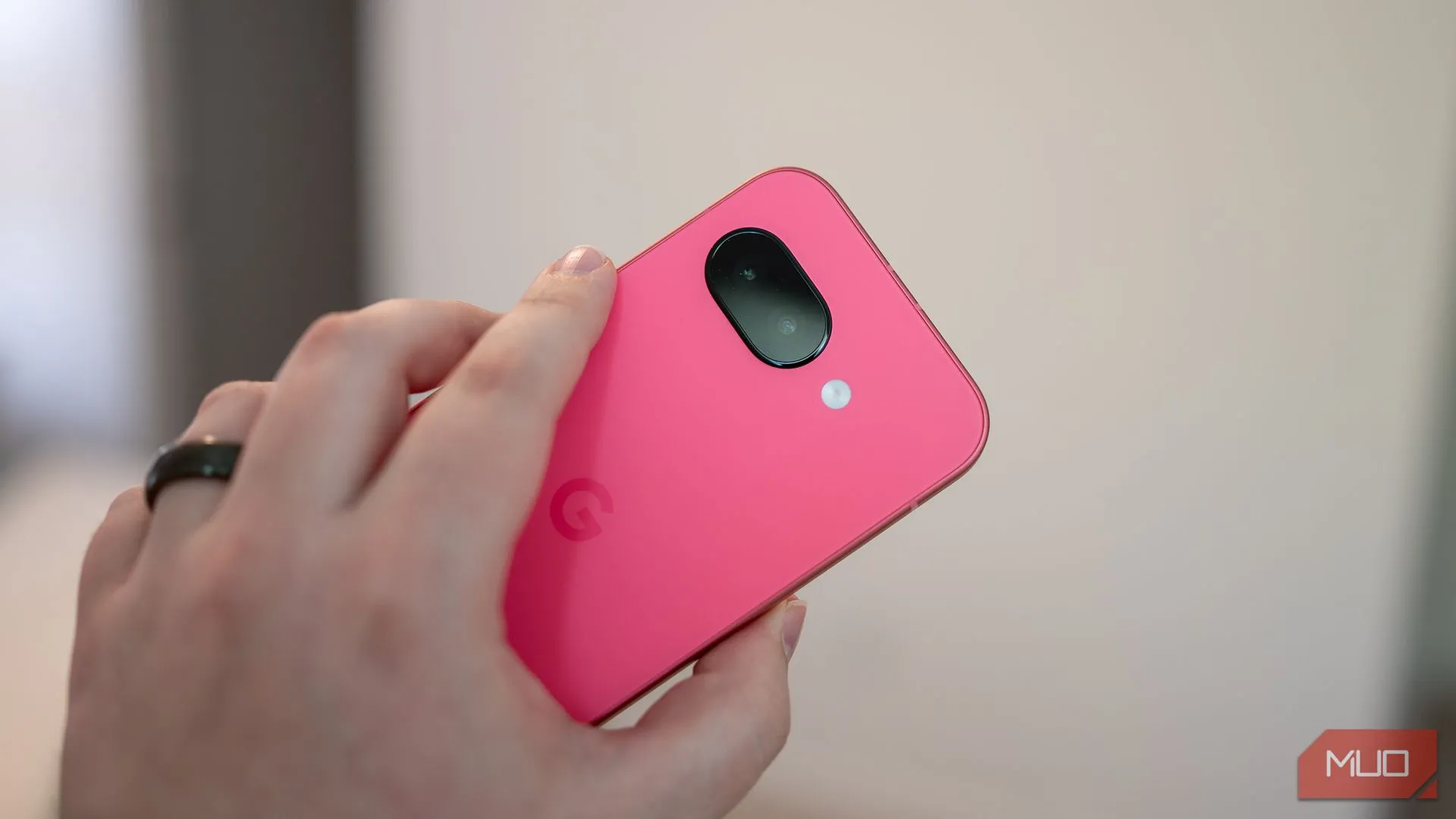 Cụm camera sau của điện thoại Google Pixel 9a, biểu tượng của khả năng nhiếp ảnh di động