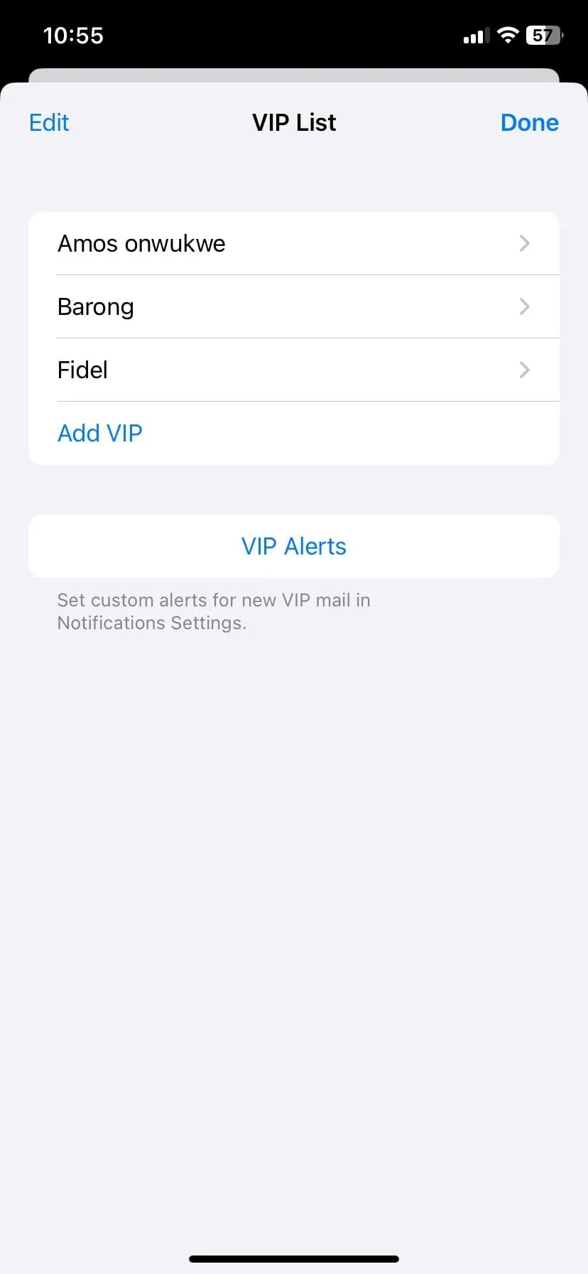 Danh sách các liên hệ VIP được cài đặt trong ứng dụng Apple Mail, giúp lọc và ưu tiên email.