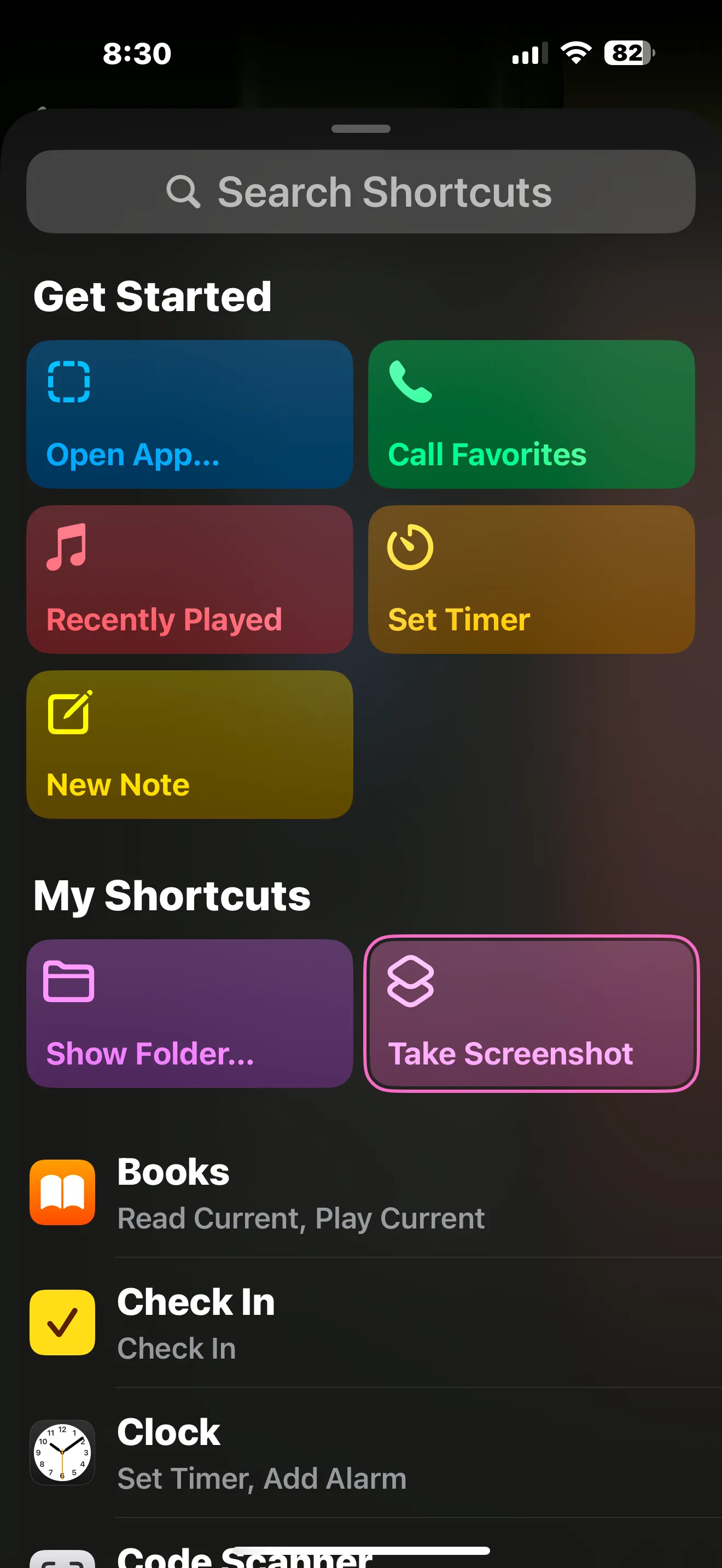 Danh sách các phím tắt trong cài đặt Nút Tác vụ trên iPhone, hiển thị phím tắt 'Take Screenshot' đã được tạo sẵn để người dùng lựa chọn