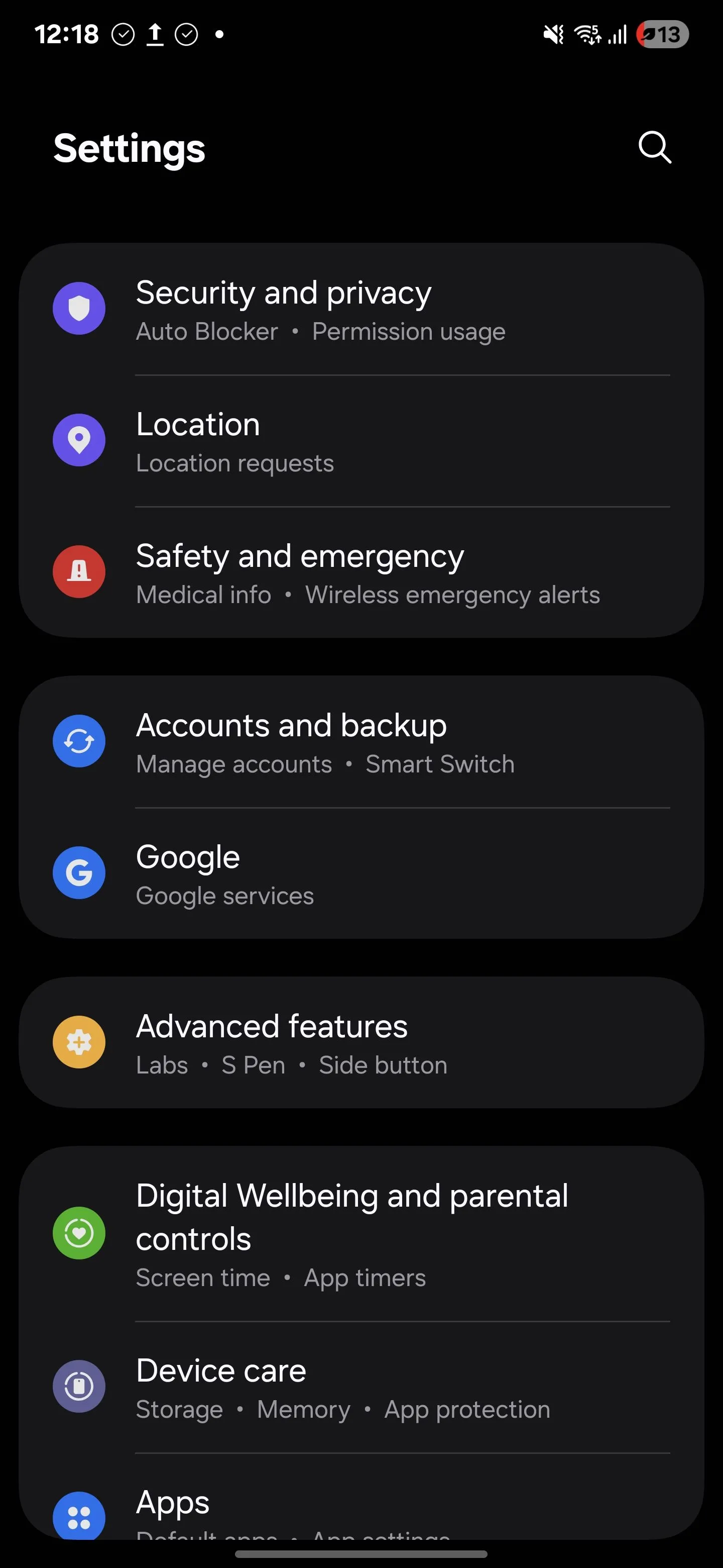Danh sách các tùy chọn trong Menu Cài đặt của Samsung, với Dịch vụ định vị được chọn.