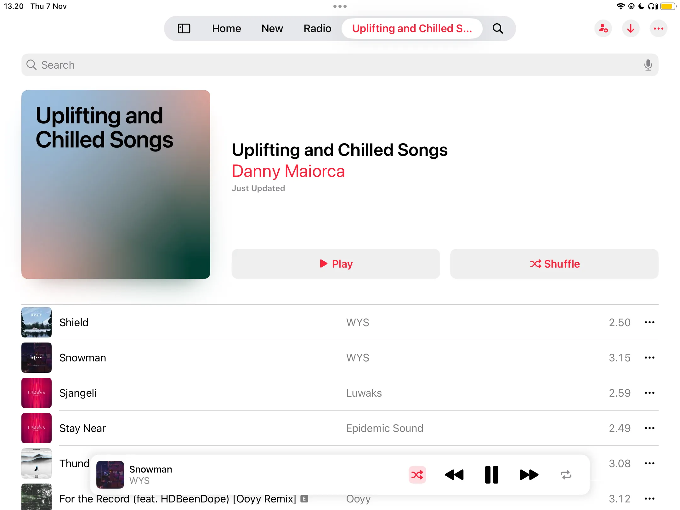 Danh sách phát nhạc tự tạo với các bài hát tích cực trên ứng dụng Apple Music