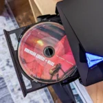 Đầu đĩa DVD hoặc Blu-ray kết nối với màn hình máy tính để xem phim