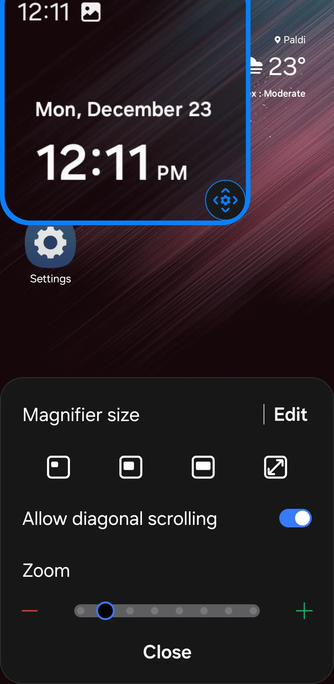 Điện thoại Android hiển thị tính năng phóng to màn hình để đọc văn bản và dùng kính lúp