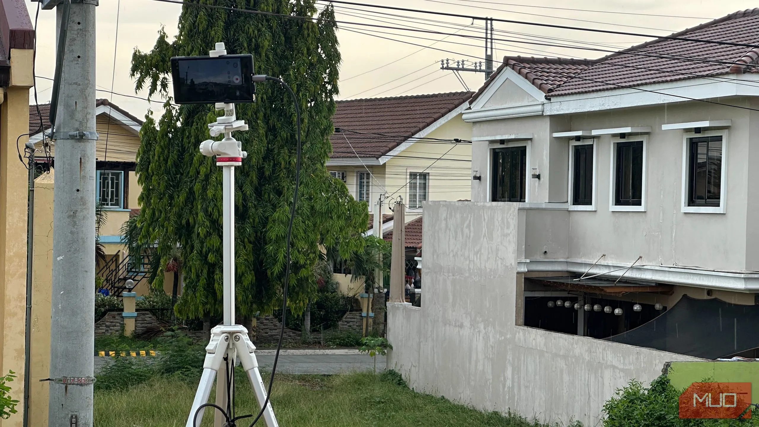 Điện thoại của tôi đang quay timelapse trên ban công nhà