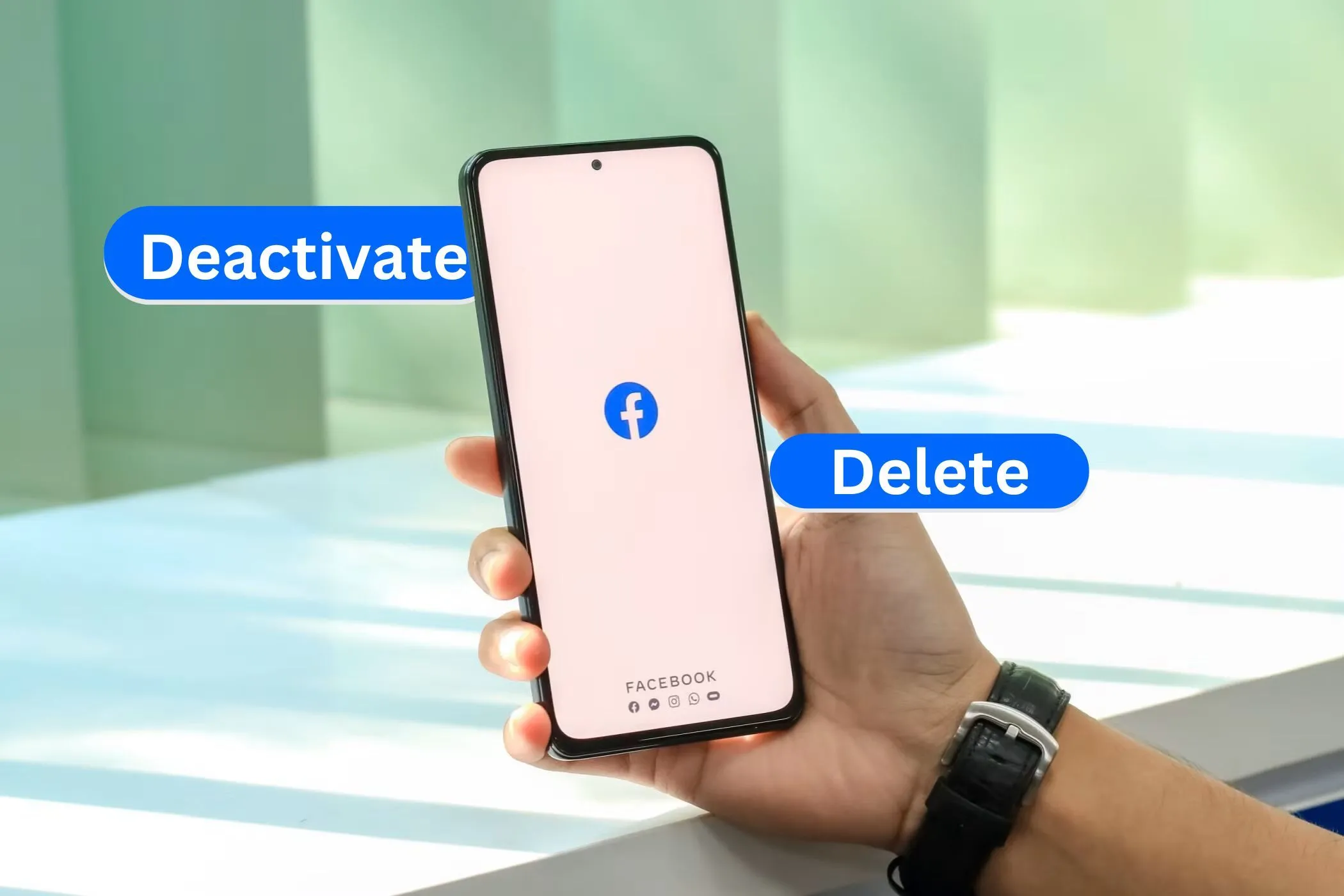 Điện thoại hiển thị ứng dụng Facebook với các tùy chọn &quot;Vô hiệu hóa&quot; và &quot;Xóa&quot;, minh họa quy trình gỡ bỏ tài khoản mạng xã hội để bảo vệ dữ liệu cá nhân.