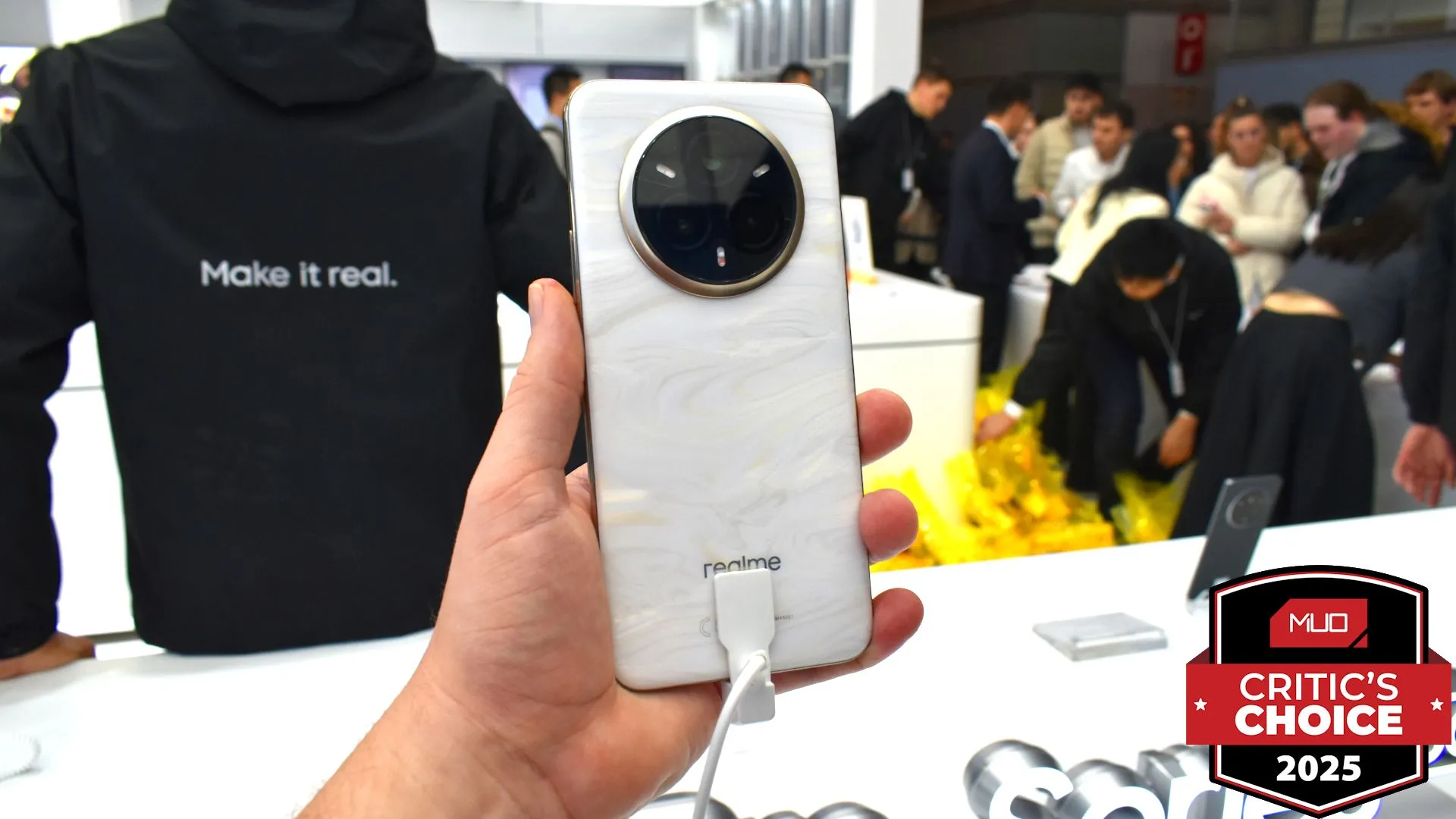 Điện thoại Realme 14 Pro+ 5G trưng bày tại MWC 2025 với giải thưởng