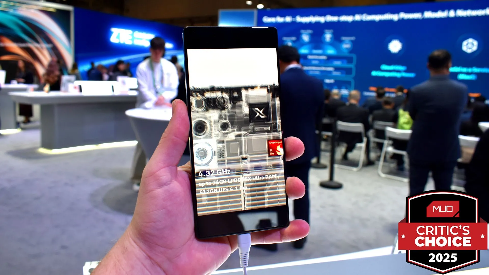 Điện thoại RedMagic 10 Pro trưng bày tại MWC 2025 với giải thưởng
