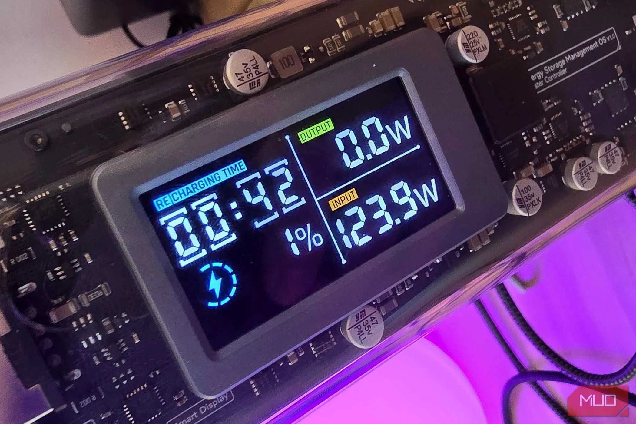 Đồng hồ hiển thị tốc độ sạc nhanh của Shargeek 170
