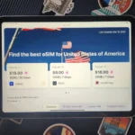 eSIM Website trên iPad đặt cạnh vali du lịch