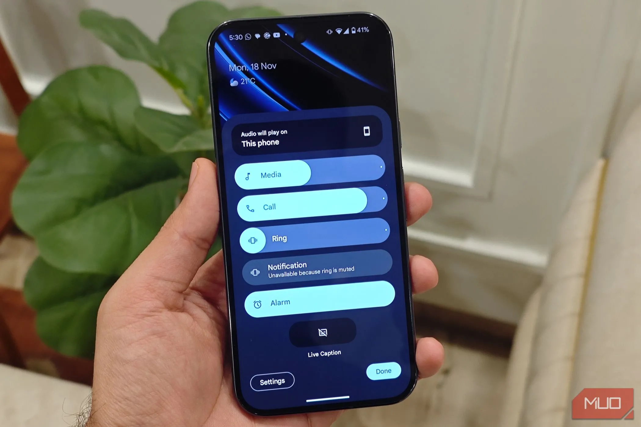 Giao diện bảng điều khiển âm lượng mới trên Android 15