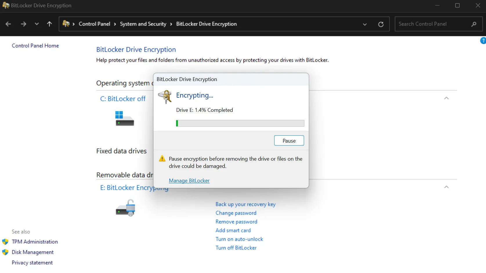 Giao diện BitLocker trên Windows, hướng dẫn mã hóa ổ cứng để bảo vệ dữ liệu sao lưu