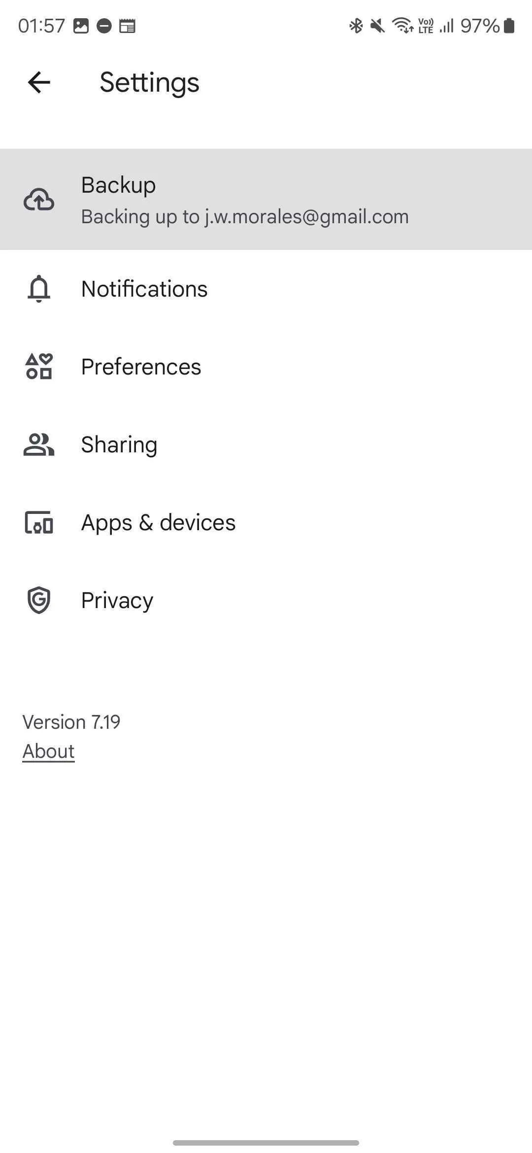 Giao diện cài đặt Google Photos hiển thị tùy chọn 'Hoàn tác sao lưu cho thiết bị này'