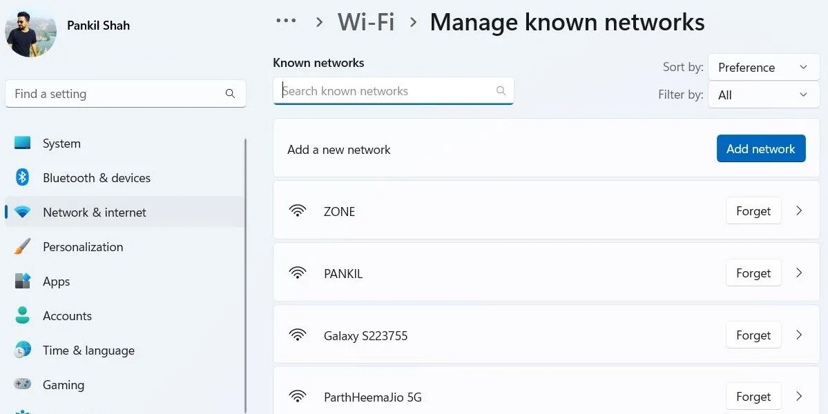 Giao diện Cài đặt Windows cho phép quên một mạng Wi-Fi đã lưu từ danh sách &quot;Manage known networks&quot;.