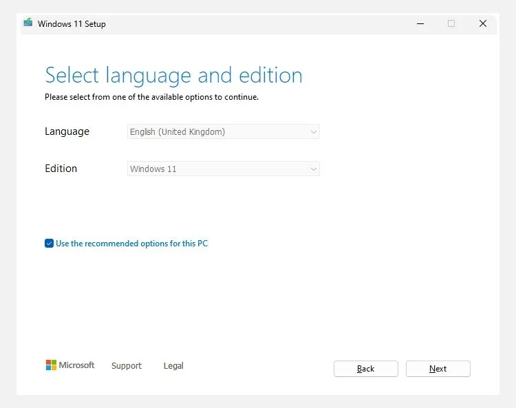 Giao diện công cụ tạo bộ cài đặt Windows 11