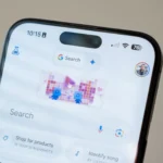 Giao diện Gemini AI với biểu tượng tìm kiếm trong ứng dụng Google trên iPhone 15 Pro Max, minh họa tính năng Gemini Live