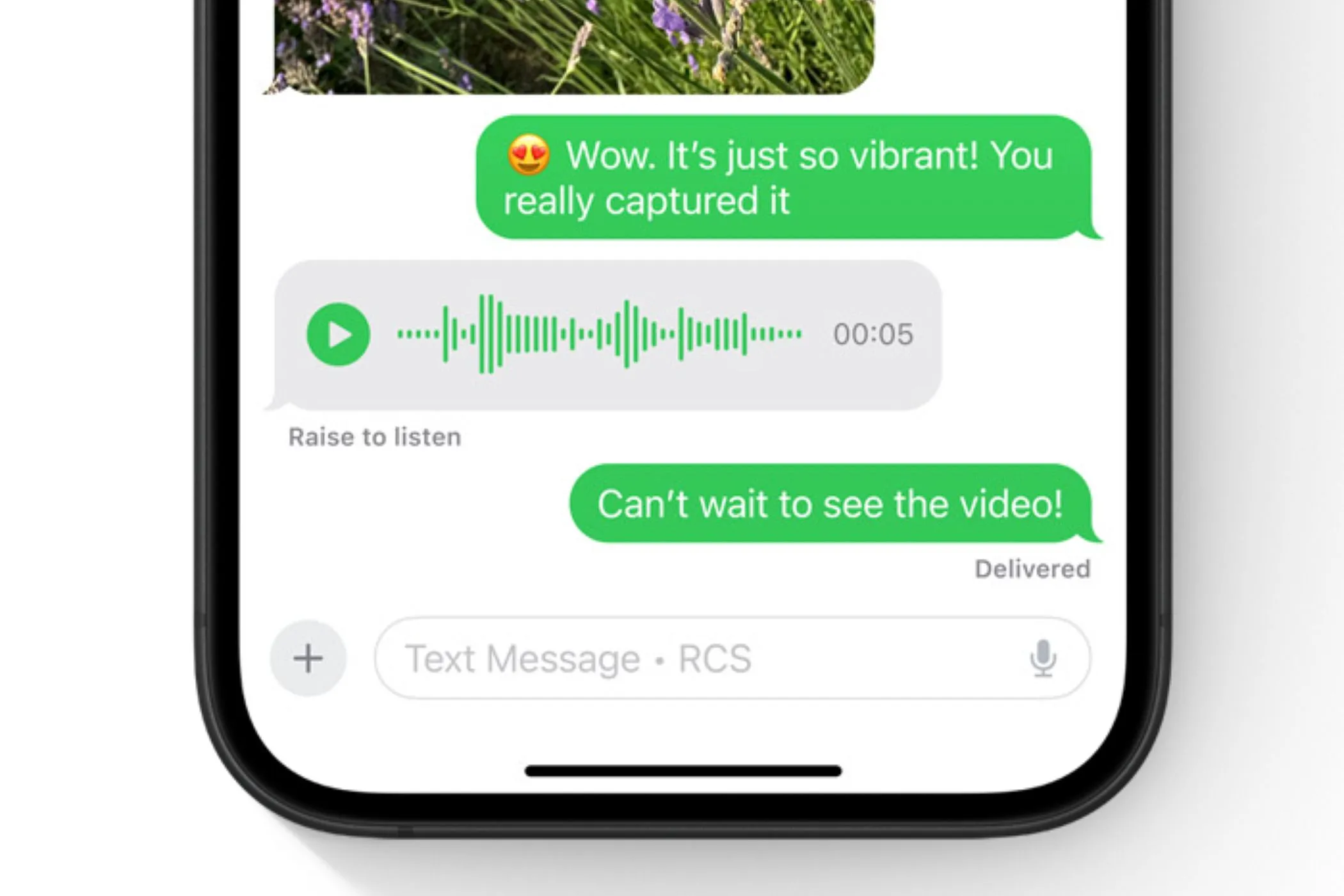 Giao diện iPhone hiển thị tin nhắn RCS, minh họa cải tiến trong trải nghiệm nhắn tin đa nền tảng.