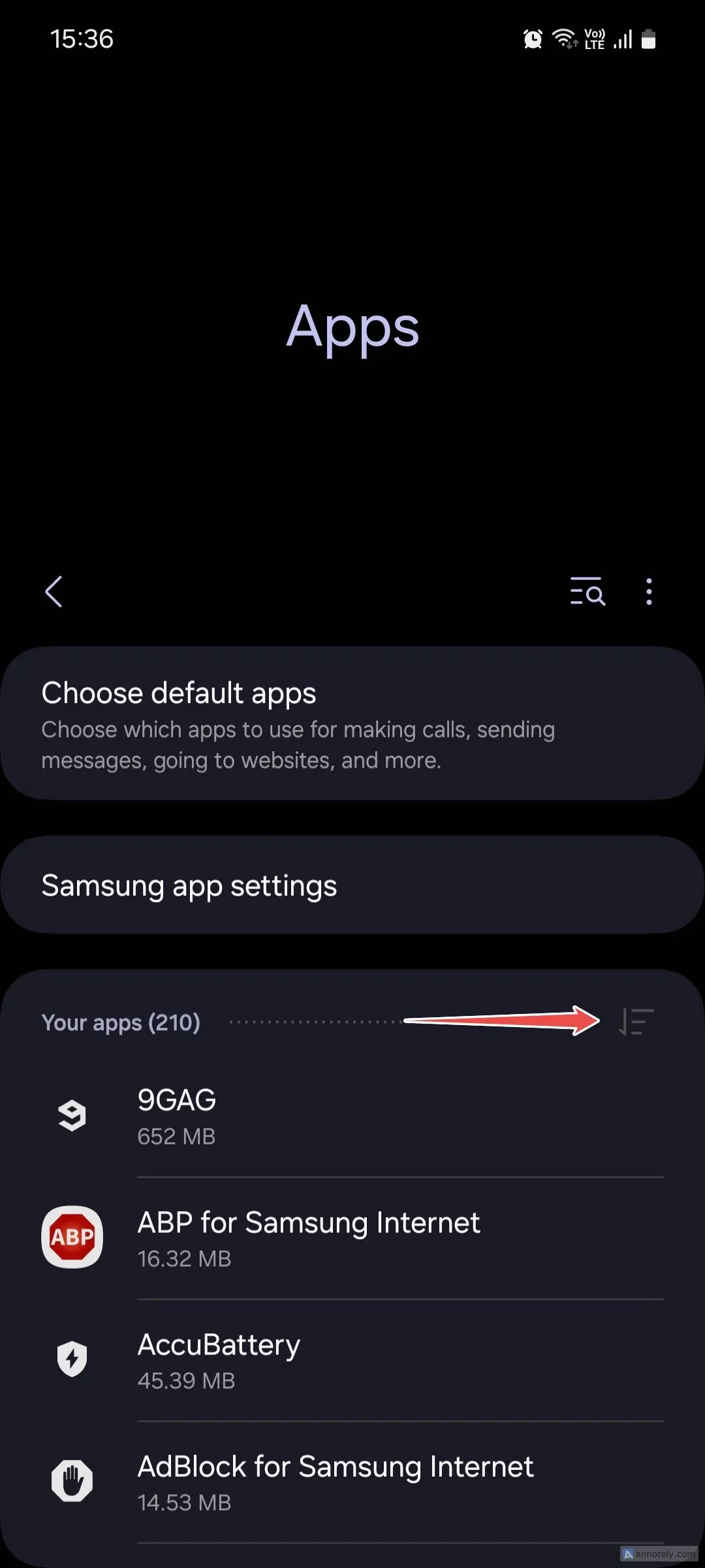 Giao diện menu Ứng dụng trên điện thoại Samsung One UI hiển thị tùy chọn lọc để hiển thị ứng dụng hệ thống.